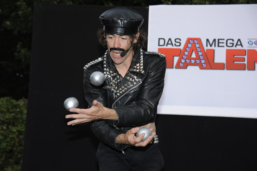 452702-KF-20110712-Di-cMahramzadeh