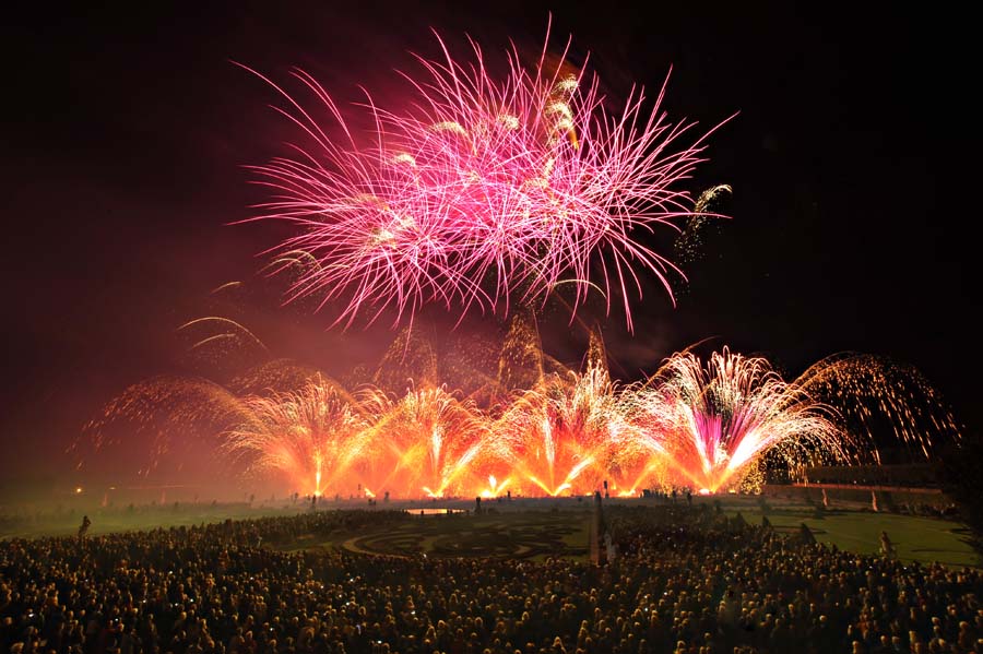 555232-Spanien-Feuerwerk-20110827-cMahramzadeh