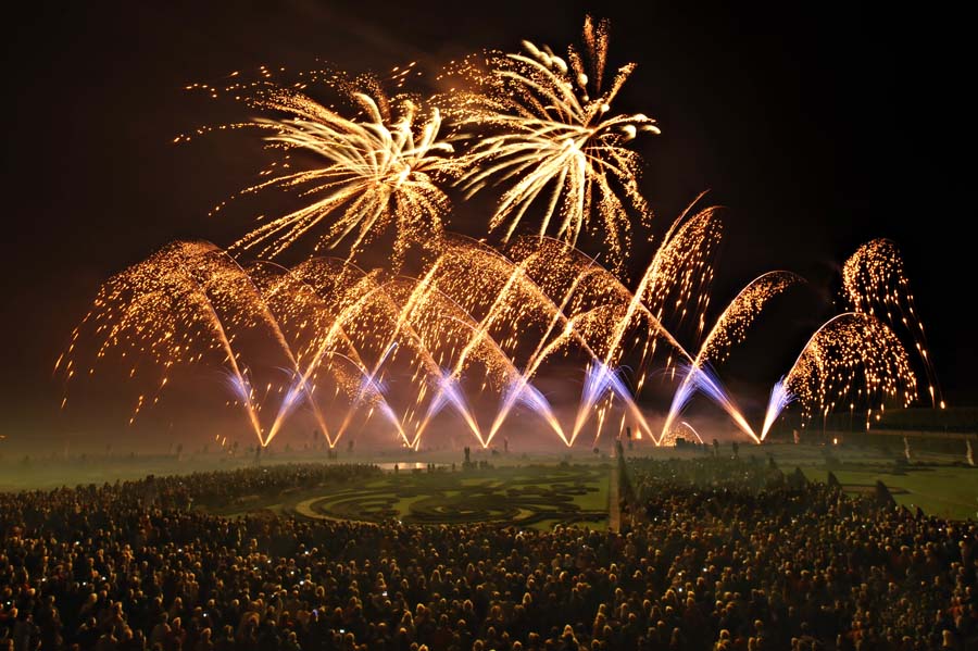 555367-Spanien-Feuerwerk-20110827-cMahramzadeh