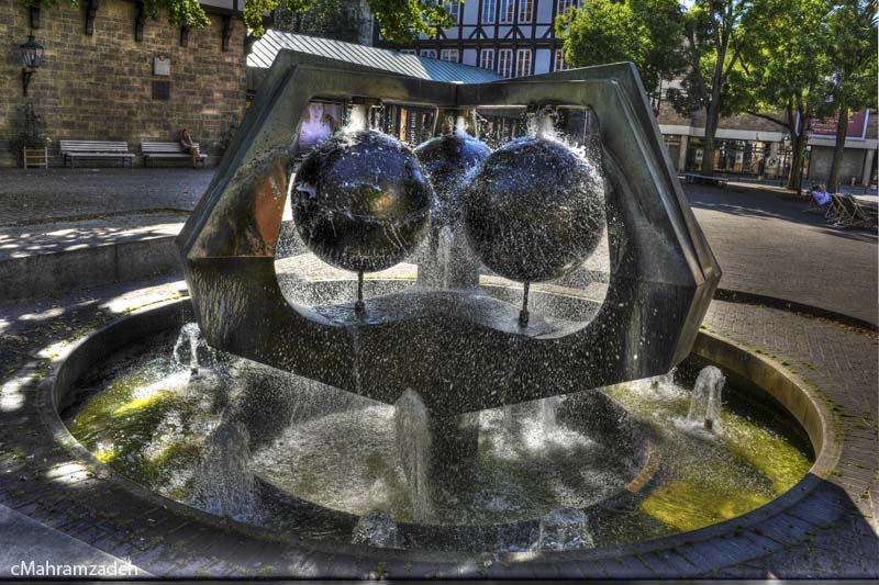 576672-City-Altstdt-20110930-cMahramzadehAnd2more-Ballhof-Brunnen