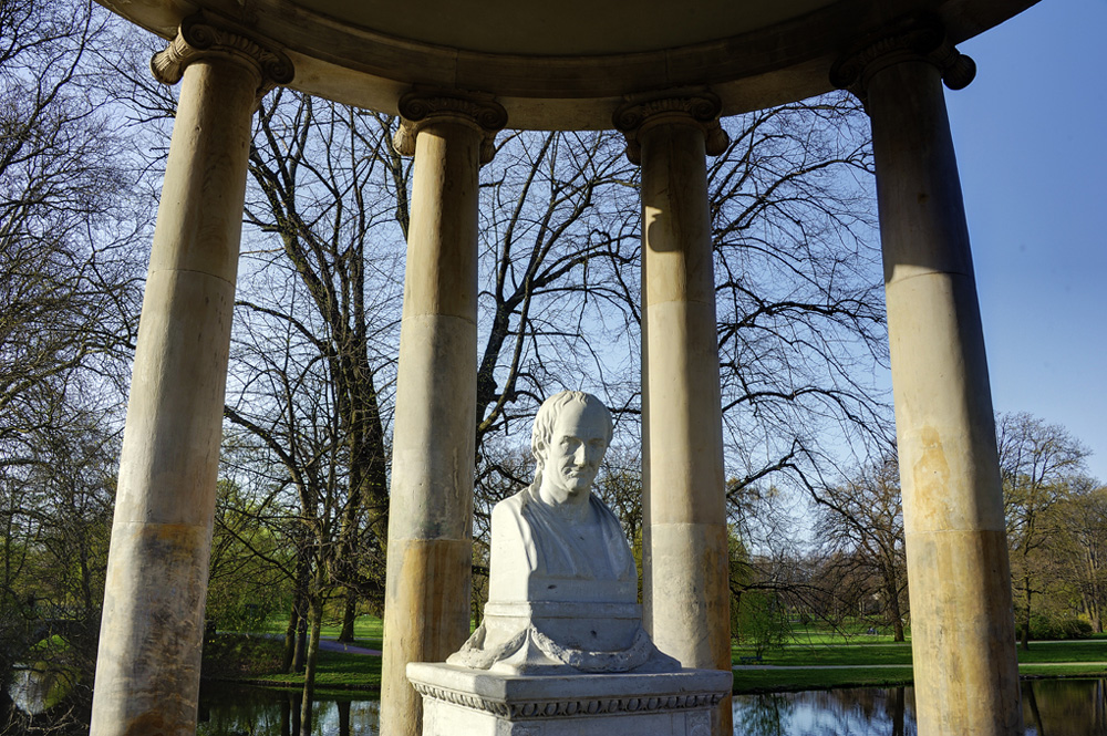 HDR-Leibniztempel-201100409-cMahramzadeh-29160_70_80_fused