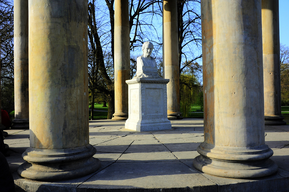 HDR-Leibniztempel-201100409-cMahramzadeh-29235_40_45_tonemapped
