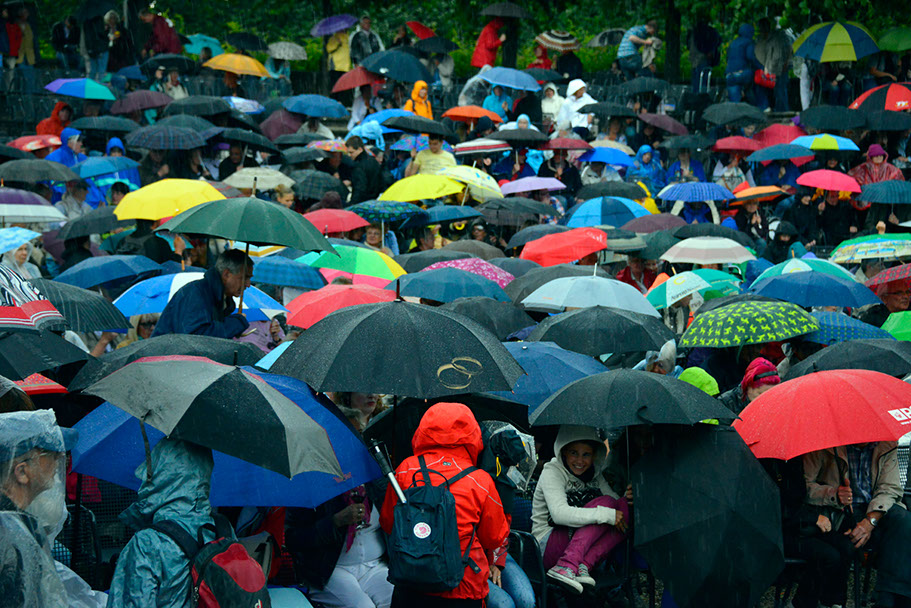 KF-35940-120710-cMahramzadeh