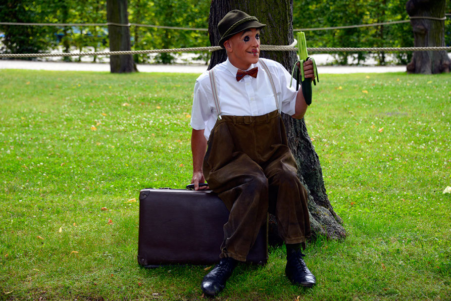 KF-34710-120710-cMahramzadeh