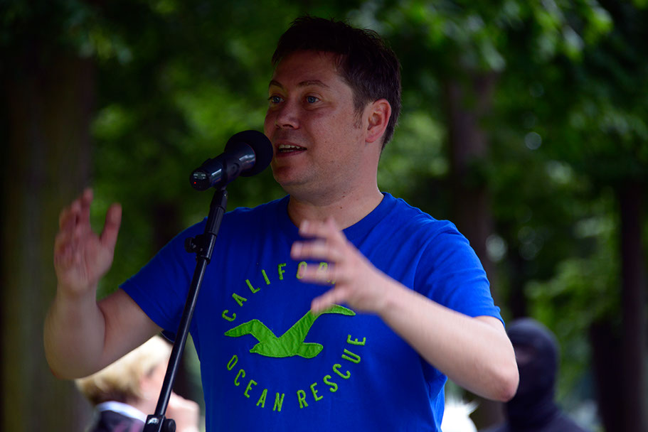 KF-35330-120710-cMahramzadeh