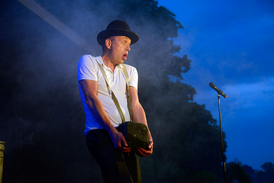 KF-38565-120710-cMahramzadeh