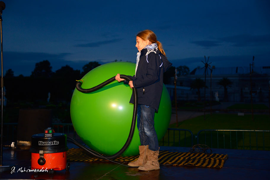 KF-43840-120711-cMahramzadeh