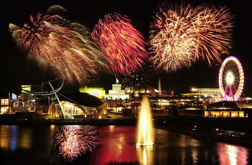 Letzter Abend, Feuerwerk, Montage 