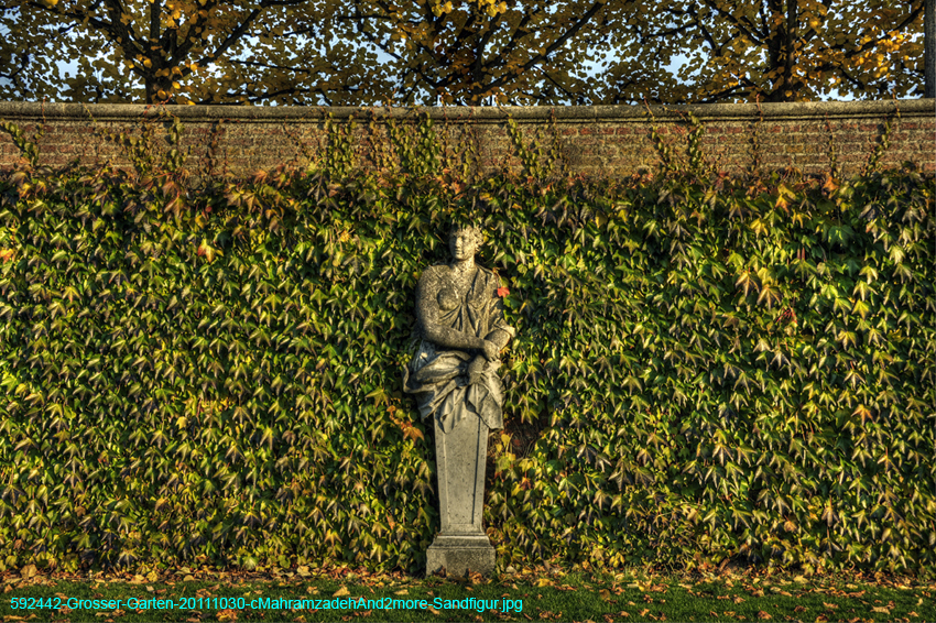 592442-Grosser-Garten-20111030-cMahramzadehAnd2more-Sandfigur