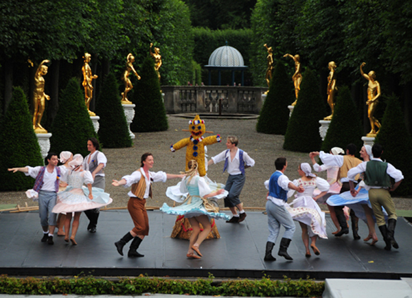 02-Buehne-7176-Tanz-Company