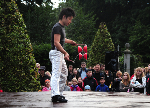 07-Buehne-8180-Diaboloshow