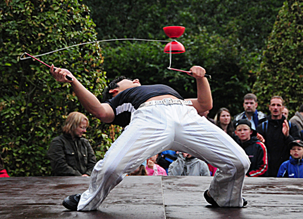 07-Buehne-8191-Diaboloshow