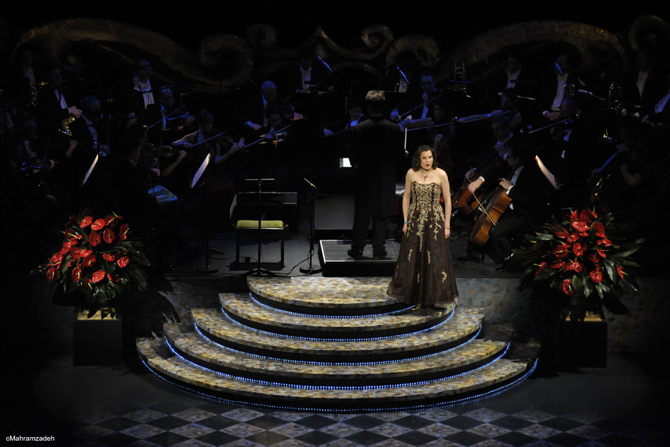 Opernball-650327-20120225-cMahramzadeh