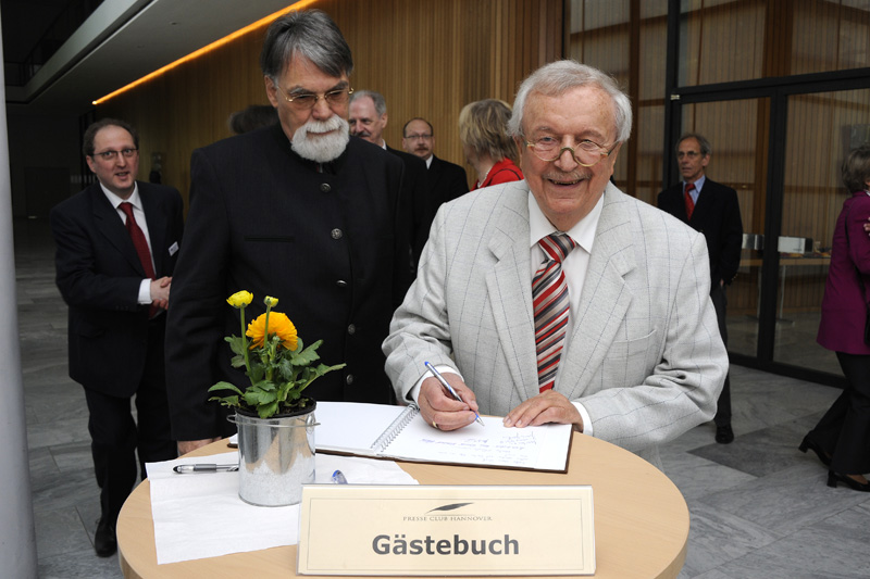 Rolf-Zick-90-20110430-cMahramzadeh17245