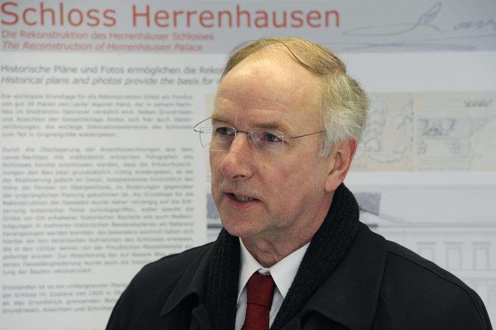 Info-Pavillon-Schloss-Herrenhausen-20101213-Mahramzadeh-5869